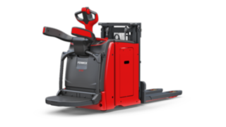 Le double-gerbeur D10 AP Fenwick peut passer du mode accompagnant au mode conducteur porté en toute flexibilité.