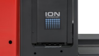 Avec la technologie Li-Ion de Fenwick, les batteries sont entièrement rechargées en seulement 1,1 heure à température ambiante.