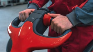 Gerbeurs de Fenwick-Linde en action