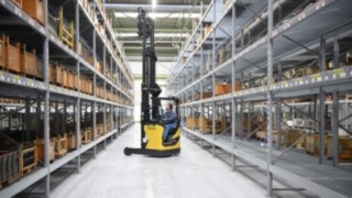 Couleurs personnalisées pour les chariots élévateurs d’occasion Fenwick Chariot à mât rétractable Fenwick avec peinture jaune