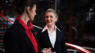 Deux collaboratrices de Fenwick discutent