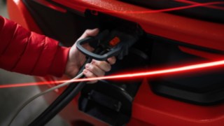 Gerbeur Fenwick avec batteries Li-Ion Fenwick en application dans un entrepôt