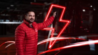 Gerbeur Fenwick avec batteries Li-Ion Fenwick en application dans un entrepôt Gerbeur Fenwick avec batteries Li-Ion Fenwick en application dans un entrepôt