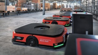 Le C-MATIC Fenwick sur sa borne de recharge dans l’entrepôt d’ABS Safety