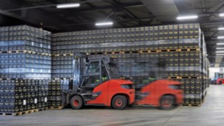 Le Fenwick E80 en action chez Radeberger Le Fenwick E80 en action chez Radeberger