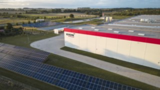 L’usine produisant des chariots élévateurs pour Fenwick-Linde à Kołbaskowo, en Pologne, a une installation photovoltaïque conséquente.