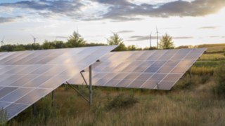 Installation photovoltaïque de l’usine produisant des chariots élévateurs pour Fenwick-Linde à Kołbaskowo, en Pologne,