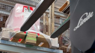 Dents de fourches d’un chariot à mât rétractable Fenwick