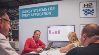 Entretien de conseil en énergie lors du salon interne Fenwick-Linde WoMH