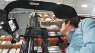 Visibilité de l'opérateur gâce à la vitre de toit blindée Visibilité de l'opérateur gâce à la vitre de toit blindée