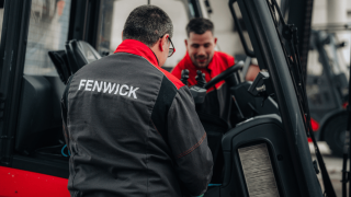 Techniciens Service Client Fenwick en intervention