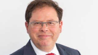 Christian Sauzin Vice-Président Ventes et Marketing de Fenwick-Linde Christian Sauzin Vice-Président Ventes et Marketing de Fenwick-Linde