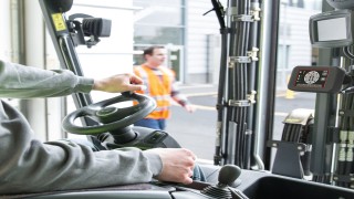 Le Fenwick Safety Guard dans un chariot élévateur